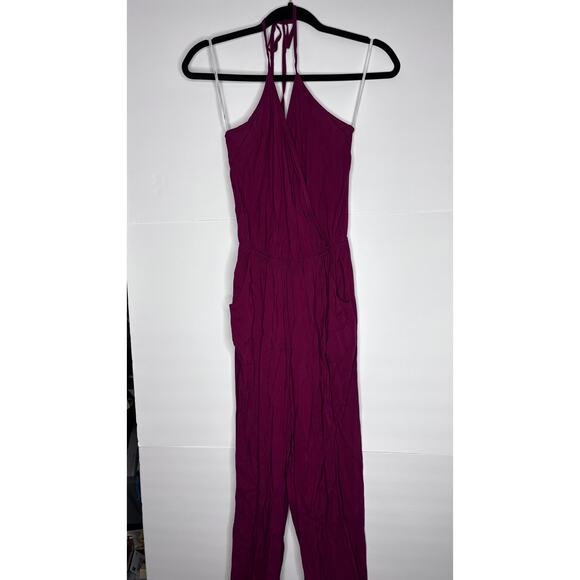 LULU'S FUSCHIA JUMPSUIT SIZE MEDIUM NWT - Picture 1 of 6